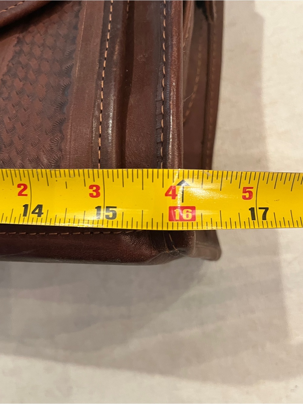 Vintage rich Brown Tooled Leather Briefcase. So nice! - Picture 8 of 10